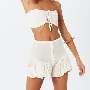 Riel Shorts in Natural